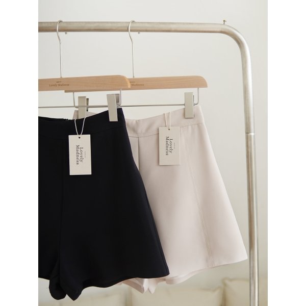 Laylia Tailored A-line Shorts - Image 2